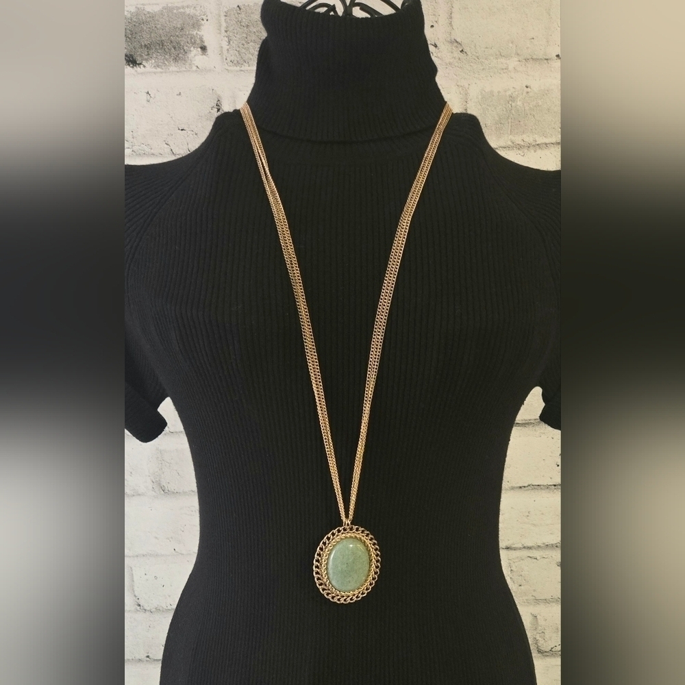 Vintage Style Green Cabochon Long Pendant Necklace Gold Tone Boho